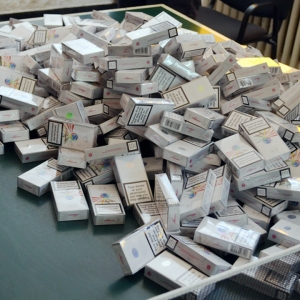 Ţigări de contrabandă, în valoare de aproximativ 10.000 lei, confiscate de poliţiştii de frontieră ieşeni