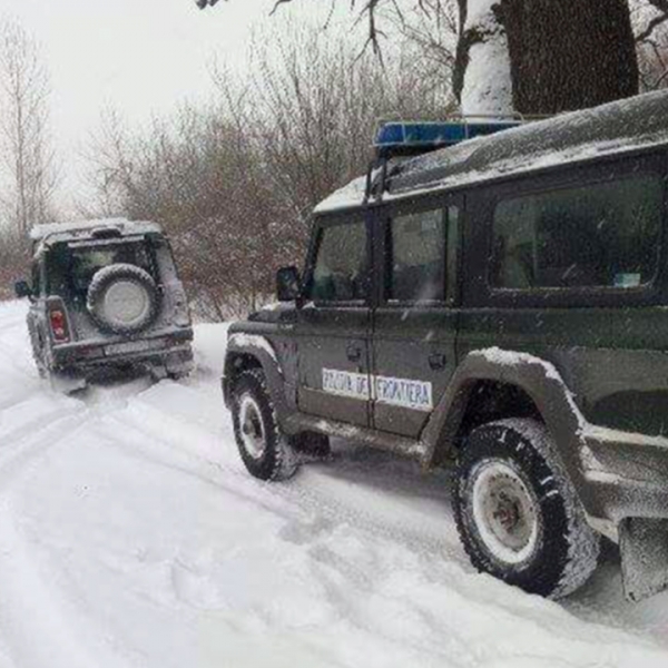 Polițiștii de frontieră au participat la salvarea a două persoane rămase izolate pe Ostrovul Păpădia, în urma înghețului