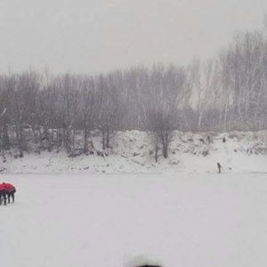 Polițiștii de frontieră au participat la salvarea două persoane rămase izolate pe Ostrovul Păpădia, în urma înghețului