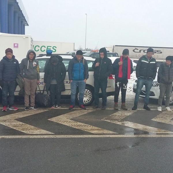 Opt migranți de origine asiatică au încercat să intre ilegal în România prin zona podului de la Calafat