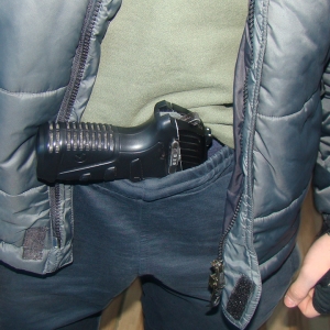 Pistol şi muniţie neletale, depistate la controlul de frontieră