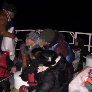 52 persoane, printre care o femeie însărcinată în 9 luni și un bărbat rănit, salvate din apele Mării Egee de poliţiştii de frontieră români aflaţi în misiune FRONTEX în Grecia