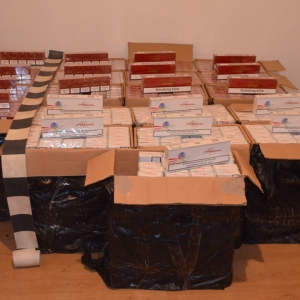 Peste 18.000 pachete cu țigări de contrabandă, confiscate la frontiera de nord