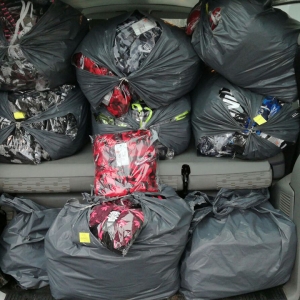 Articole de îmbrăcăminte susceptibile a fi contrafăcute,  confiscate în P.T.F. Vama Veche