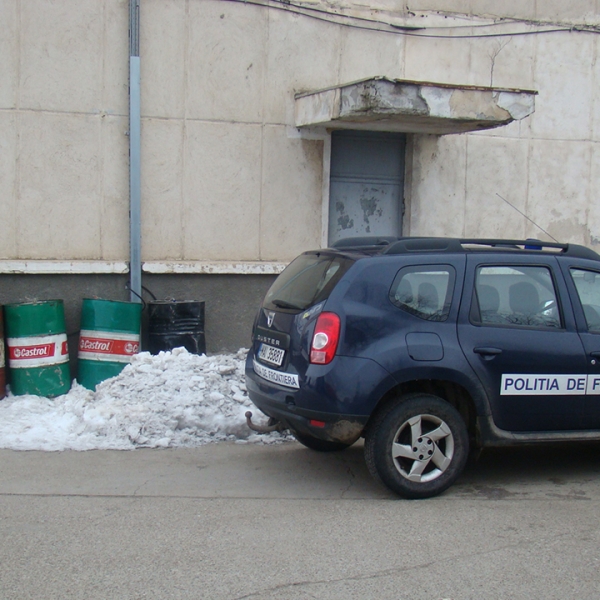 O tonă de motorină transportată fără documente legale, depistată de poliţiştii de frontieră brăileni