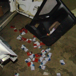 Zeci de mii de pachete cu țigări, confiscate la frontiera de nord