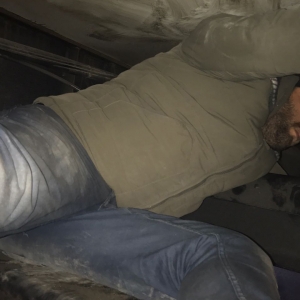 Un cetățean turc intenționa să iasă ilegal din Romania, ascuns pe șasiul unui automarfar