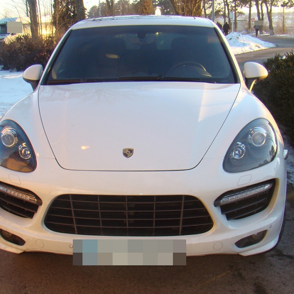 Autoturism Porsche Cayenne în valoare de 50.000 euro, căutat în Italia, depistat la P.T.F. Siret