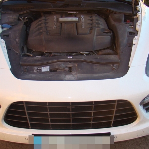 Autoturism Porsche Cayenne în valoare de 50.000 euro, căutat în Italia, depistat la P.T.F. Siret