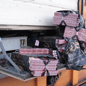 Peste 5.000 pachete ţigări confiscate la frontiera de nord