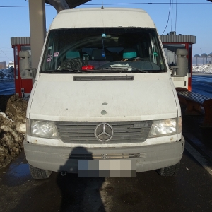 1.500 pachete cu țigări ascunse într-un microbuz, descoperite la P.T.F. Giurgiu