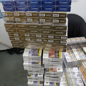 1.500 pachete cu țigări ascunse într-un microbuz, descoperite la P.T.F. Giurgiu