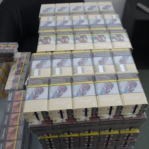 1.500 pachete cu țigări ascunse într-un microbuz, descoperite la P.T.F. Giurgiu