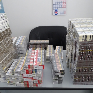 1.500 pachete cu țigări ascunse într-un microbuz, descoperite la P.T.F. Giurgiu