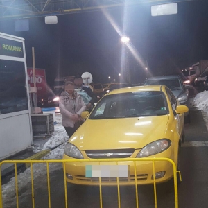 O familie de cetățeni străini cu documente false, depistată la P.T.F. Giurgiu