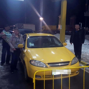 O familie de cetățeni străini cu documente false, depistată la P.T.F. Giurgiu