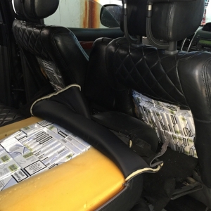 Ţigări de contrabandă ascunse în vederea sustragerii de la controlul de frontieră