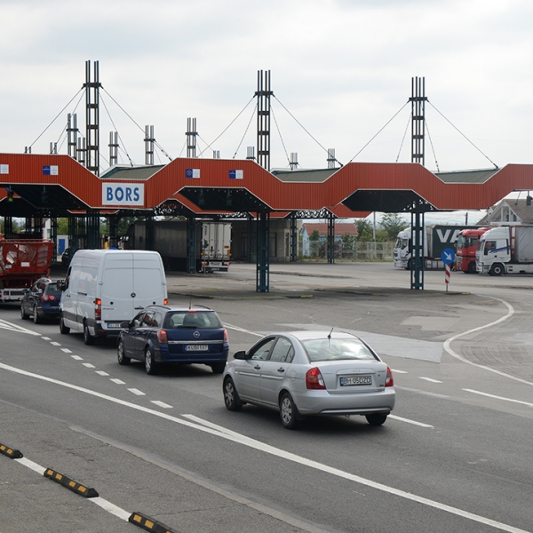 Cetăţean român cu permis de conducere fals, depistat în P.T.F. Borș