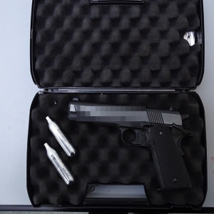 Armă neletală fără documente legale