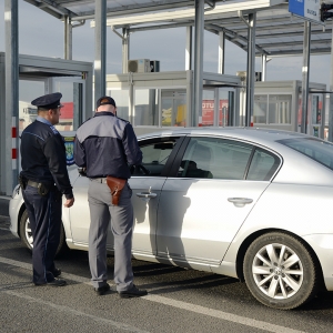 Cetăţean german care conducea un autoturism radiat din circulaţie, depistat de poliţiştii de frontieră arădeni