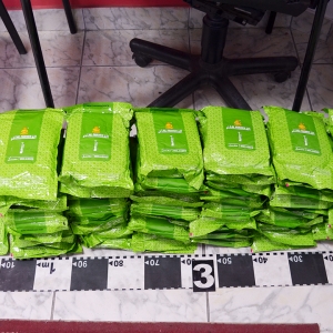 61 kg tutun fără documente, ascunse într-o mașină