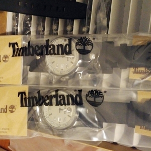 Ceasuri susceptibile a fi contrafăcute, în valoare de peste 1.000.000 lei confiscate în Portul Constanţa Sud Agigea