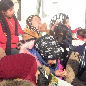 21 de copii si 31 de adulti, salvați de poliţiştii de frontieră români din apele Mării Egee