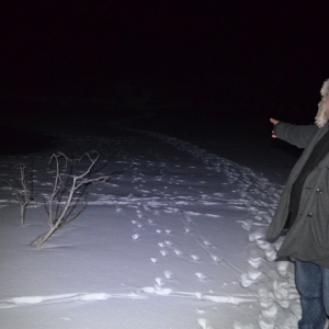 O familie de georgieni care a trecut Prutul înghețat, depistată de polițiștii de frontieră ieșeni