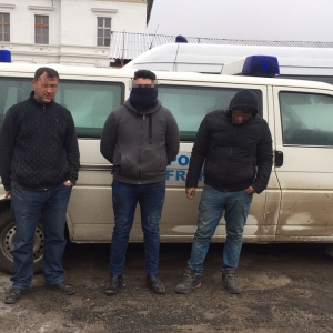 Doi cetăţeni turci ascunşi sub un camion încărcat cu aluminiu, descoperiţi la P.T.F. Nădlac
