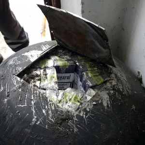 Ţigări de contrabandă ascunse în butelia de gaz a unui autoturism, descoperite la P.T.F. Sculeni