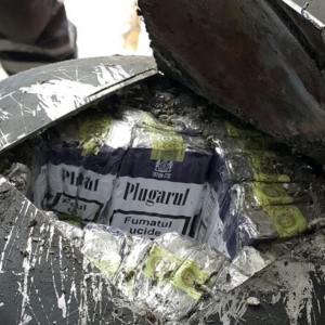 Ţigări de contrabandă ascunse în butelia de gaz a unui autoturism, descoperite la P.T.F. Sculeni
