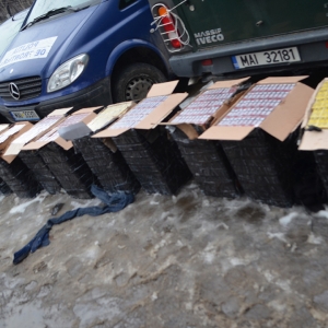 Peste 27.000 de pachete cu ţigări confiscate la frontiera de nord