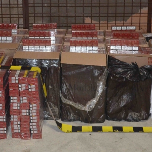 Peste 27.000 de pachete cu ţigări confiscate la frontiera de nord