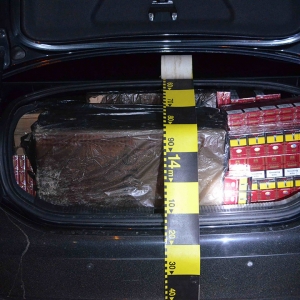 Peste 27.000 de pachete cu ţigări confiscate la frontiera de nord