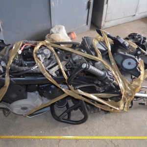 Piese de motociclete furate din Italia, descoperite la P.T.F. Siret