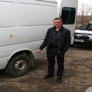 Zeci de mii de tigarete ascunse autovehicule, depistate la frontiera de est