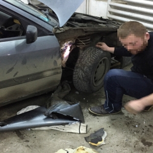 Zeci de mii de tigarete ascunse autovehicule, depistate la frontiera de est