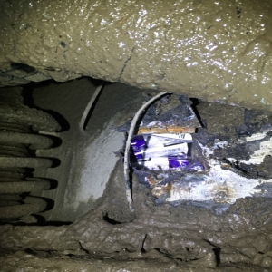 Zeci de mii de tigarete ascunse autovehicule, depistate la frontiera de est