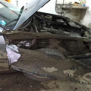 Ţigări de contrabandă ascunse sub bordul unui autoturism, descoperite la P.T.F. Sculeni