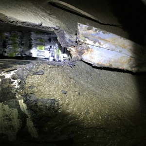 Ţigări de contrabandă ascunse sub bordul unui autoturism, descoperite la P.T.F. Sculeni