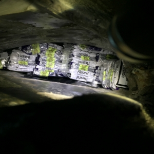 Ţigări de contrabandă ascunse sub bordul unui autoturism, descoperite la P.T.F. Sculeni
