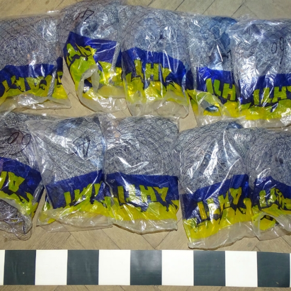 Plase tip monofilament de 250 de metri ascunse în mașina unui cetățean român, descoperite la P.T.F. Calafat
