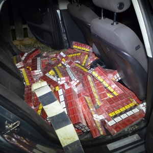 Peste 7.700 pachete cu ţigări de contrabandă,  confiscate la frontiera de nord