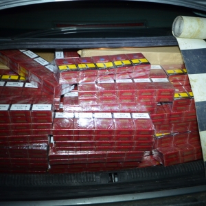 Peste 7.700 pachete cu ţigări de contrabandă,  confiscate la frontiera de nord
