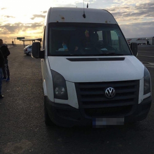 Patru cetăţeni din Sri Lanka ascunşi într-un microbuz,  descoperiţi la P.T.F. Nădlac