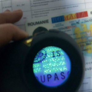 Documente false descoperite de poliţiştii de frontieră din cadrul Punctului de Trecere a Frontierei Sculeni