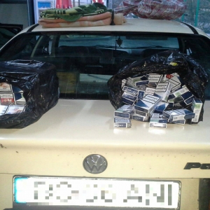 Autoturisme blindate cu ţigări de contrabandă depistate la frontieră