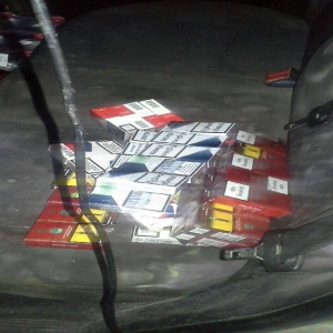 Autoturisme blindate cu ţigări de contrabandă depistate la frontieră