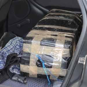 Ţigări de contrabandă, confiscate de poliţişti de frontieră