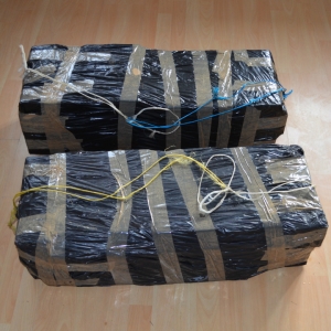 Ţigări de contrabandă, confiscate de poliţişti de frontieră